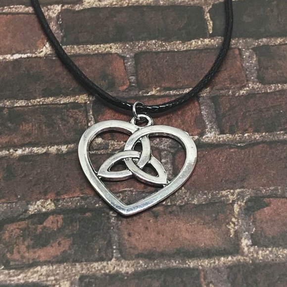 Heart Triquetra Trinity Knot Celtic Necklace - Picture 1 of 7